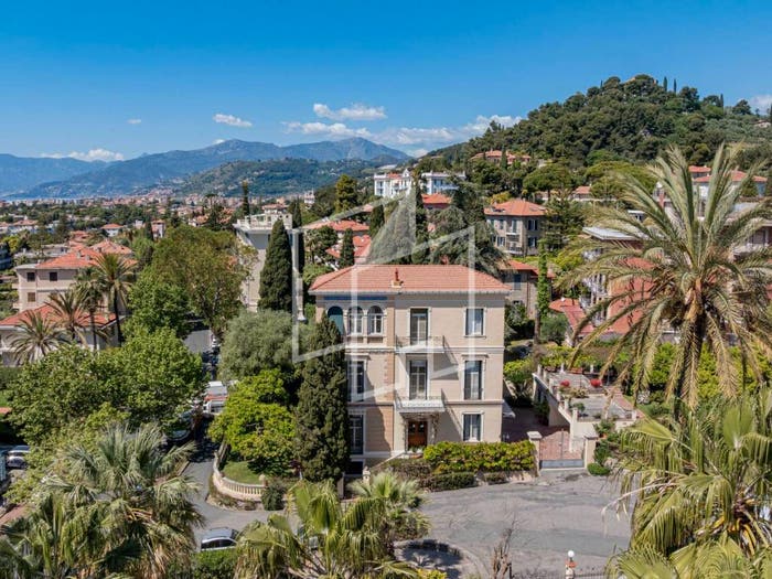 Casa con 6 locali in vendita in Via Massimo d'Azeglio, Via Romana, Bordighera
