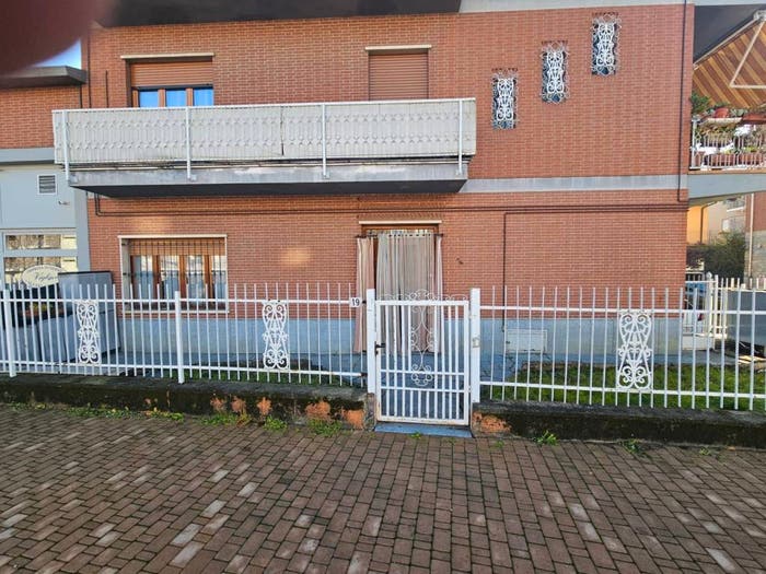 Appartamento con 6 locali in vendita in Corso Europa, Borgo Piave Corso Europa Zona Ferrero, Alba