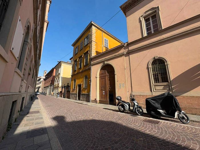 Appartamento quadrilocale in vendita in Strada Giordano Cavestro, Centro Storico, Parma