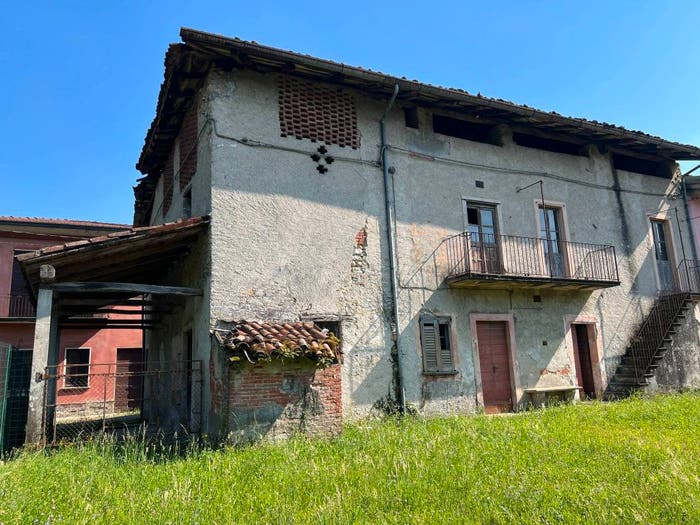 Casa con 6 locali in vendita in Via Vignola, Centro, Cittiglio