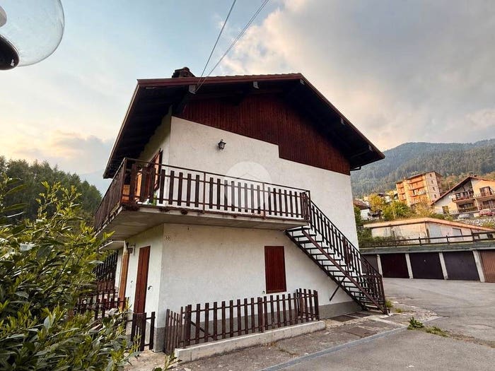 Appartamento trilocale in vendita in Via Rocca, Centro, Borno