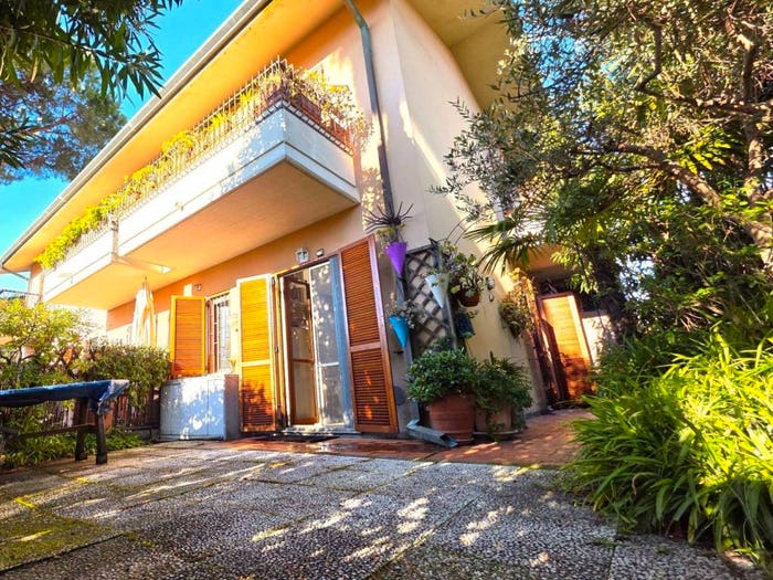 Casa trilocale in vendita in Via Podenzana, Marina di Massa Centro, Massa