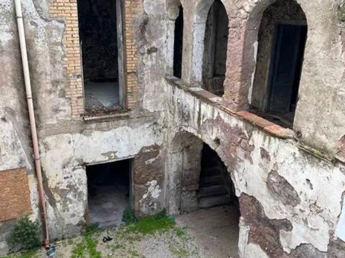 Casa con 6 locali in vendita in Via Vittorio Emanuele No Number, Mondragone
