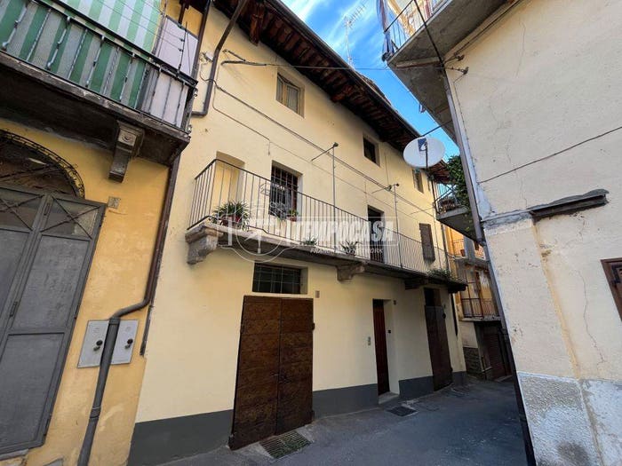 Casa con 6 locali in vendita in via gorizia, Centro, Cuorgnè