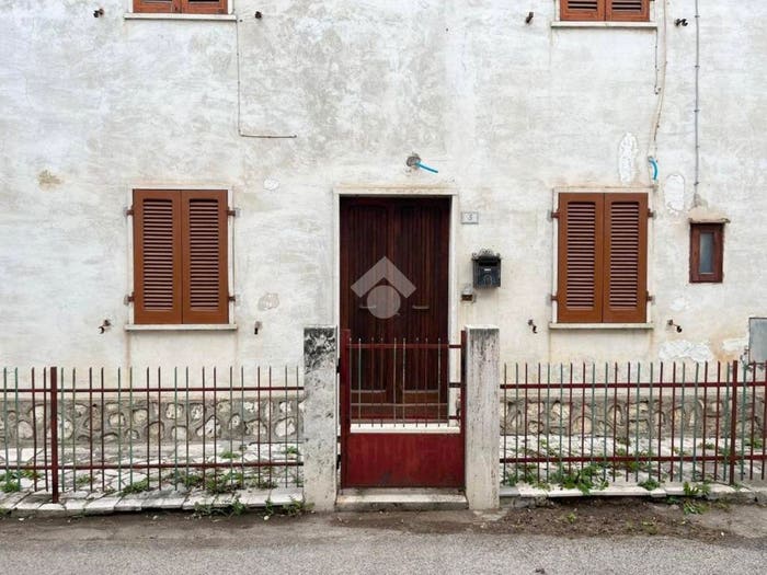 Appartamento trilocale in vendita in Via del centenario, Lugnano in Teverina