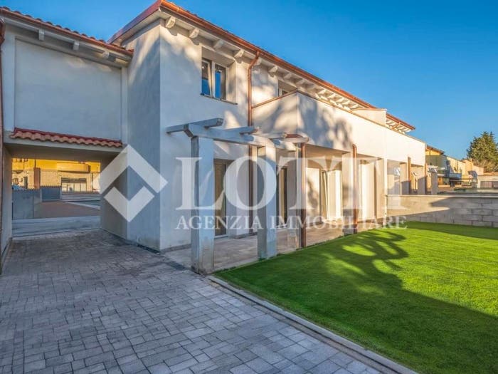 Casa con 5 locali in vendita in Via Cavour, Centro, Calcinaia
