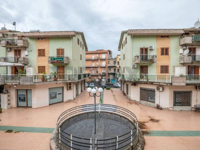 Appartamento con 6 locali in vendita in Via Agnone, Lentini
