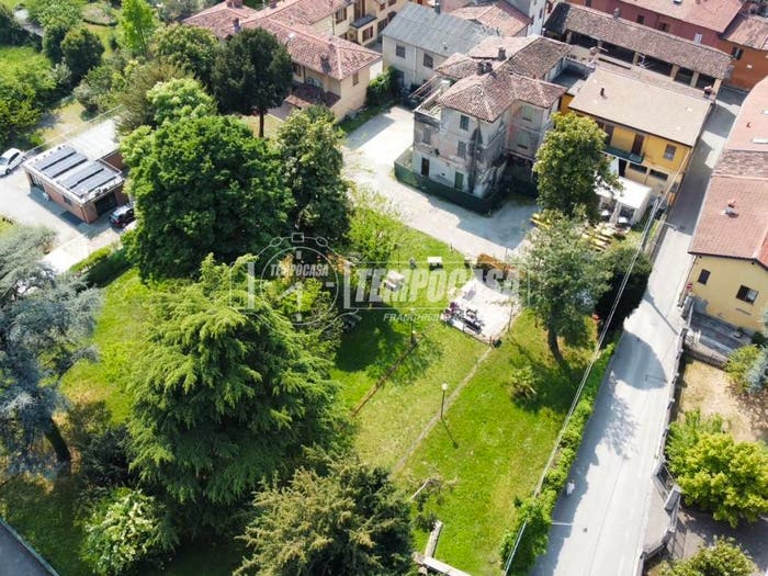 Casa con 6 locali in vendita in Via Bizzarri, Centro, Capriate San Gervasio