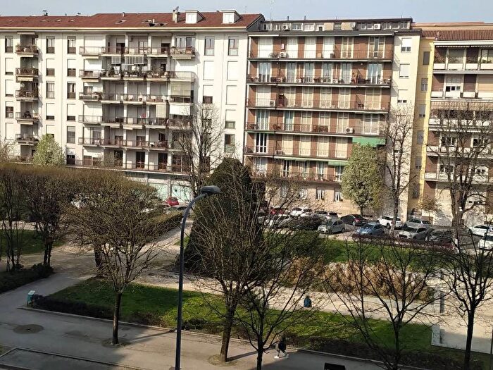 Appartamento trilocale in vendita in Viale Cesare Vignati, Braila Stazione, Lodi