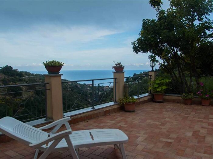 Casa con 6 locali in vendita in Centro, Bordighera