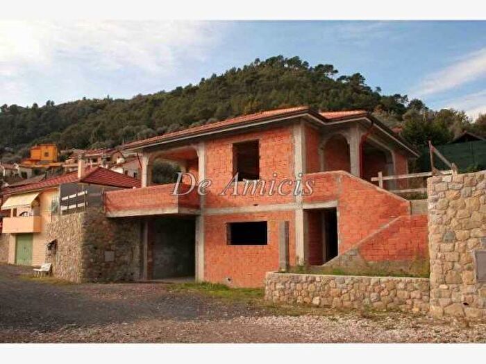 Casa trilocale in vendita in Centro, Camporosso