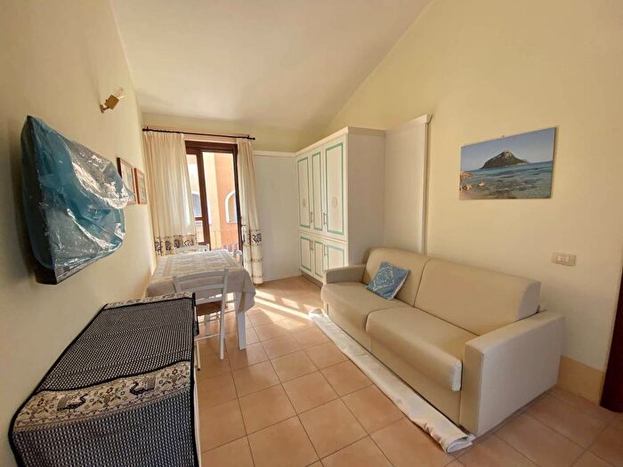 Appartamento bilocale in vendita in Via Giovanni da Verrazzano, Golfo Aranci
