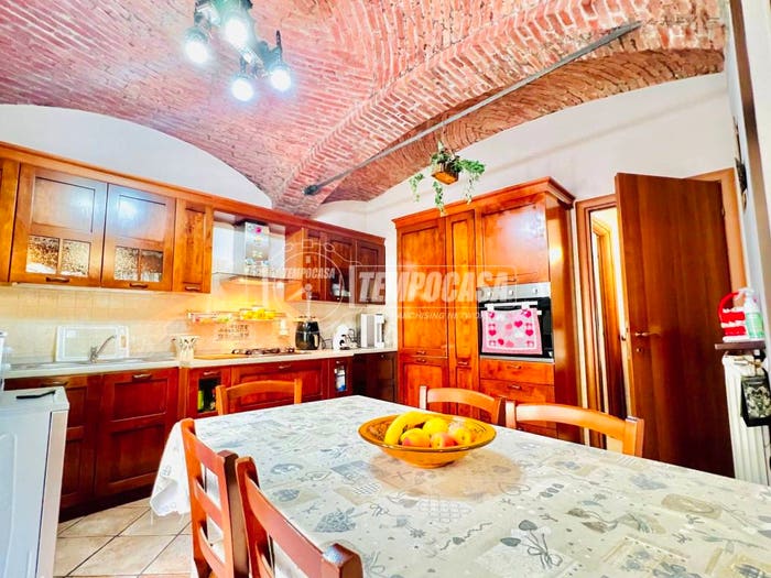 Casa quadrilocale in vendita in Via Vittorio Veneto, Centro, Lonate Pozzolo