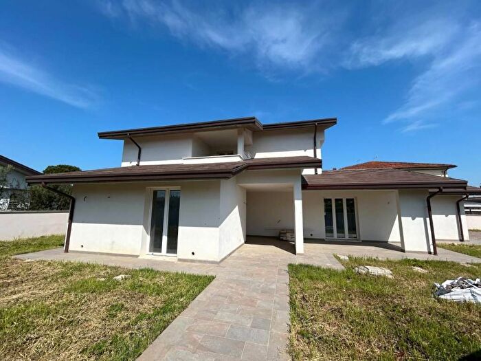 Casa con 6 locali in vendita in Santa Lucia, Santa Lucia La Borra, Pontedera