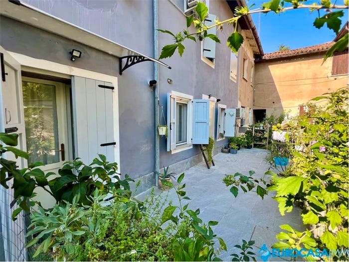 Casa trilocale in vendita in via Achille Grandi, Centro, Novi di Modena