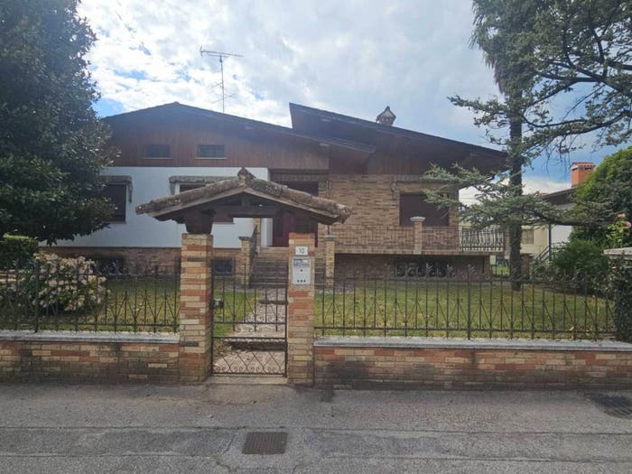 Casa con 6 locali in vendita in via julia, Centro, Porcia