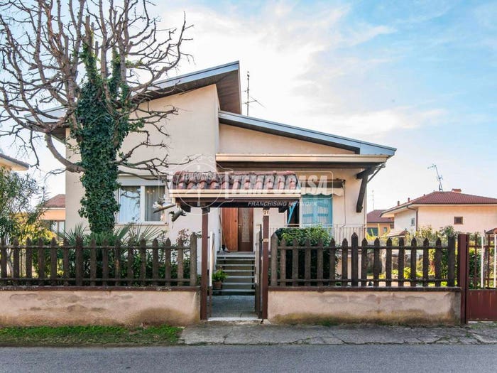 Casa trilocale in vendita in Via Asiago, Canegrate