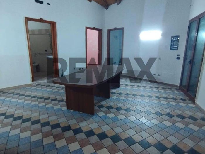Casa con 6 locali in vendita in Calcerana Marina, Adrano