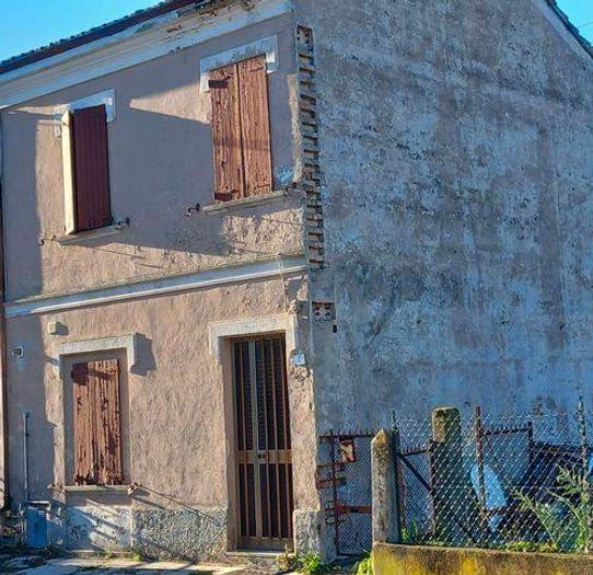 Casa con 5 locali in vendita in Bellocchi Falcineto, Fano