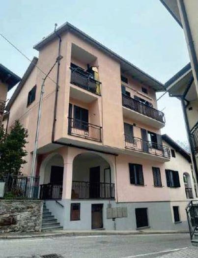 Appartamento quadrilocale in vendita in Via Roma, Centro, Gordona