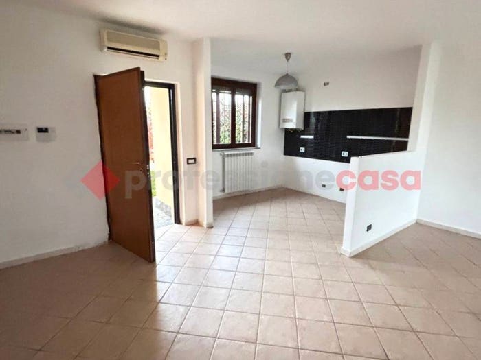 Appartamento quadrilocale in vendita in via Glicine, Landriano