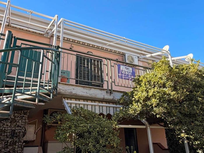 Appartamento trilocale in vendita in Viale Himera, Campofelice di Roccella