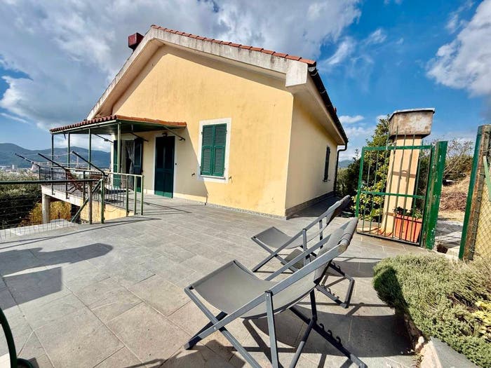 Casa con 6 locali in vendita in Via Nostra Signora del Monte, Legino Zinola Fornaci, Savona
