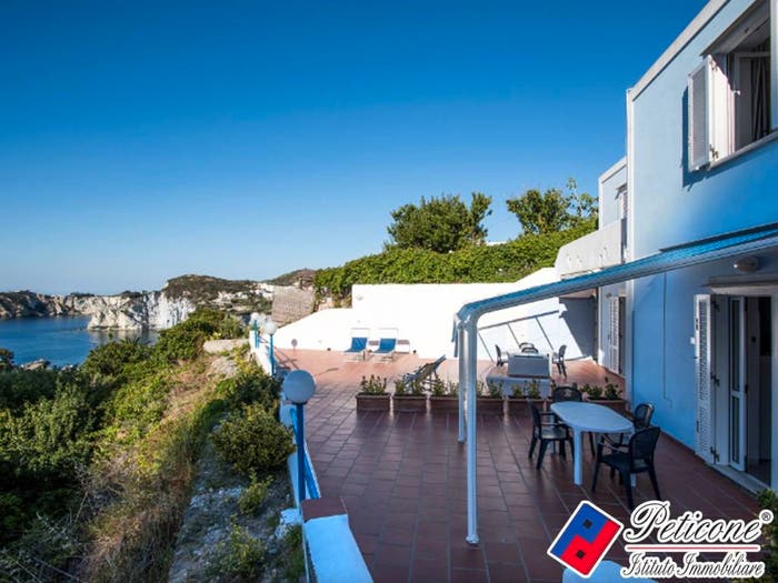 Casa con 6 locali in vendita in Cala Feola, Ponza