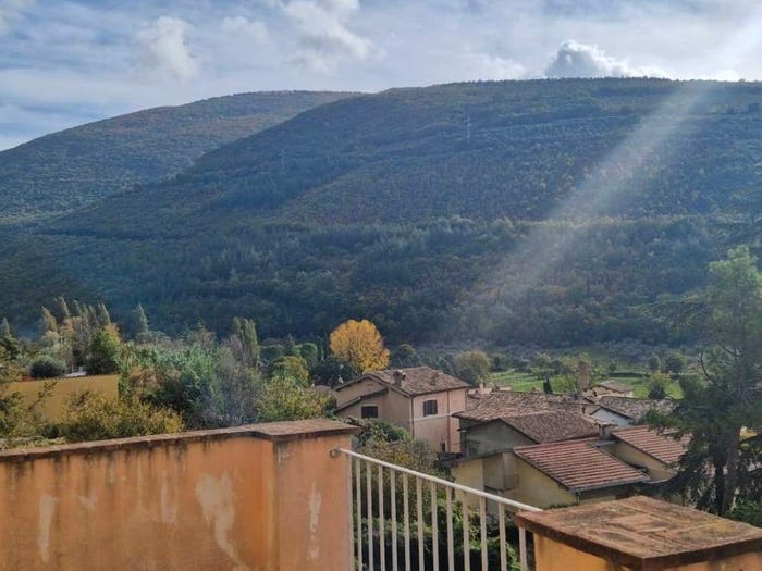 Casa con 6 locali in vendita in Vescia Belfiore Scanzano, Foligno