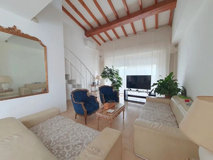 Casa con 6 locali in vendita in Viareggio
