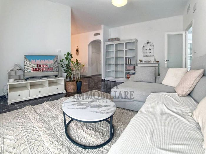 Appartamento quadrilocale in vendita in Via Angelo Carrara, Quarto, Genova