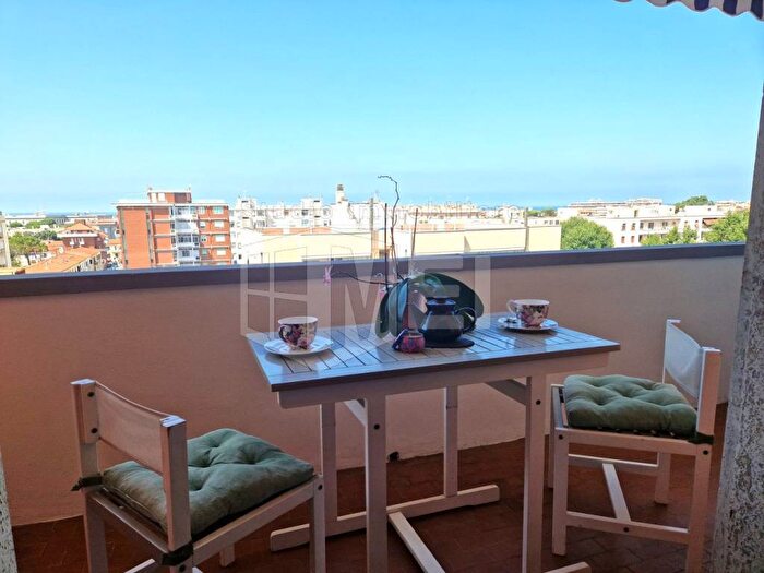 Appartamento quadrilocale in vendita in Piazza Villa Chayes, Goito Montebello, Livorno