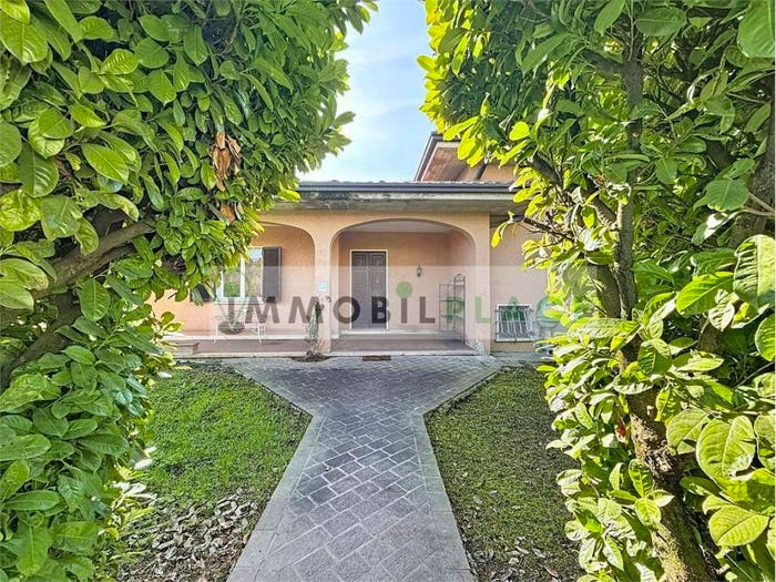 Casa con 6 locali in vendita in via novembre, Centro, San Zeno Naviglio