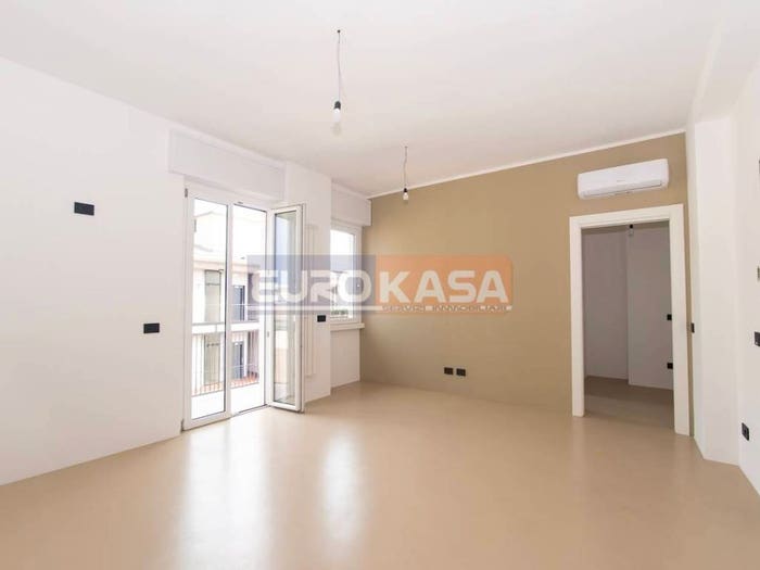 Appartamento trilocale in vendita in Via Martiri di Cefalonia, Stazione, Bergamo