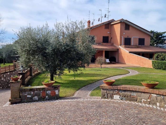 Casa con 6 locali in vendita in Via Colle Fiorito, Centro, Genzano di Roma