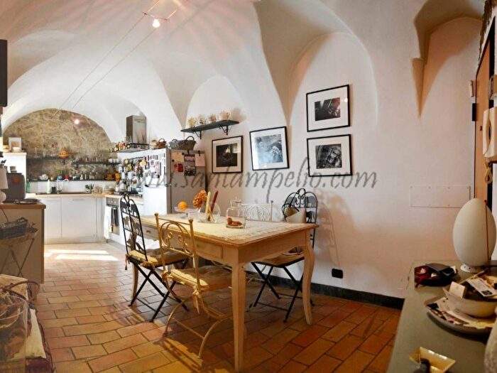 Appartamento trilocale in vendita in VIA CASTELLO, Dolceacqua