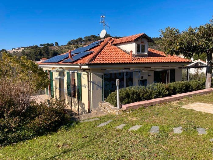 Casa con 5 locali in vendita in Via Fanny Roncato, Oneglia, Imperia