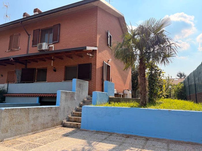 Casa quadrilocale in vendita in Via Aldo Moro, Trezzano Rosa