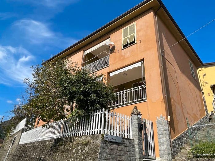 Casa con 6 locali in vendita in Via Capanne, Castiglione Vara, Beverino