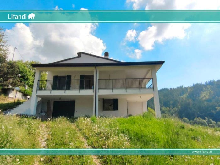 Casa con 5 locali in vendita in Ferrara di Monte Baldo