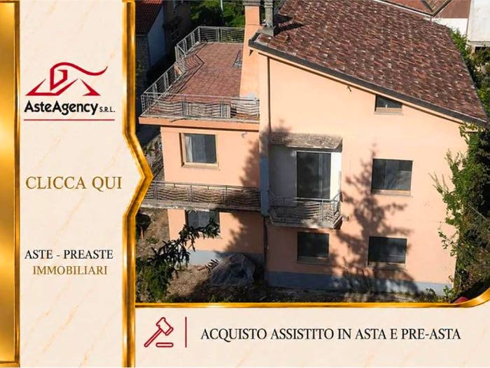 Appartamento con 6 locali in vendita in Via Angelo Pennoni, Centro, Gualdo Tadino