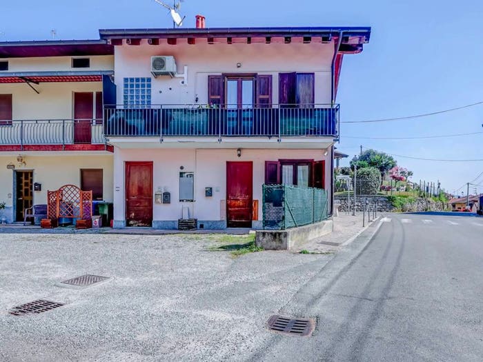 Appartamento trilocale in vendita in Via Giuseppe Mazzini, Bardello con Malgesso e Bregano