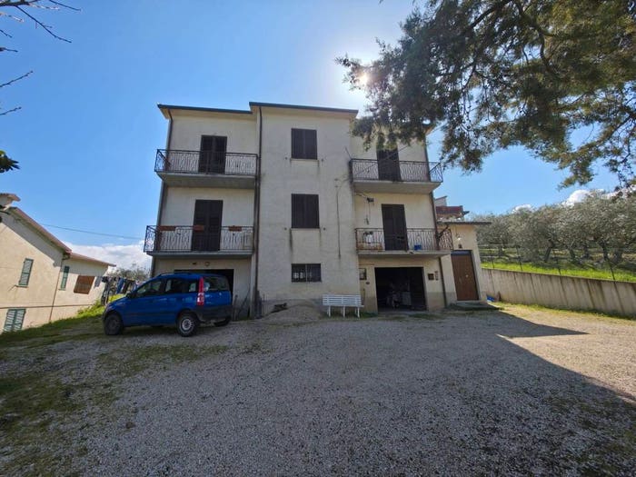 Casa con 6 locali in vendita in Località Torregrosso, Castel Ritaldi