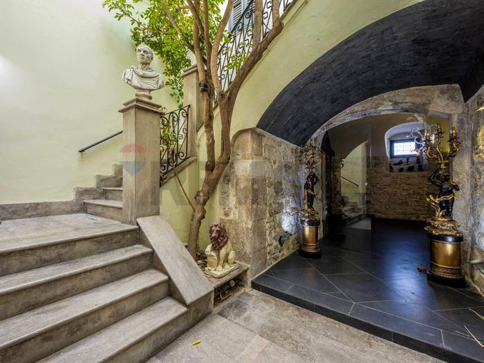 Casa con 6 locali in vendita in Via Roma, Monterosso Almo