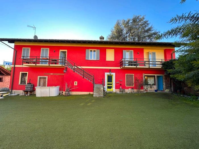 Casa con 6 locali in vendita in Via Borgomanero, Paruzzaro
