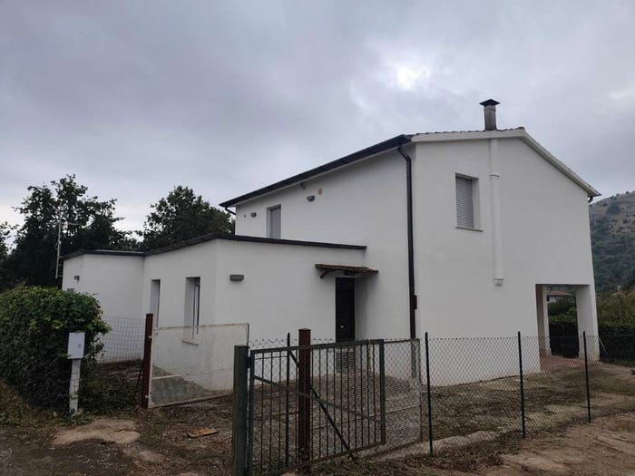 Casa con 6 locali in vendita in Via Colli Tratto, Centro, Sezze