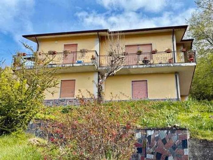 Casa con 6 locali in vendita in Montale, Podenzana