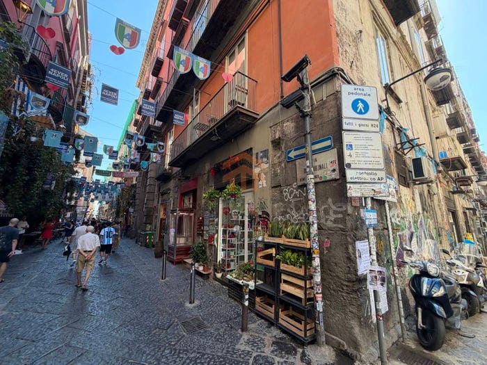 Appartamento bilocale in vendita in Via Atri, Centro Storico, Napoli