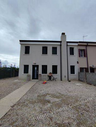 Casa con 6 locali in vendita in Via Santa Maura n, Crespino