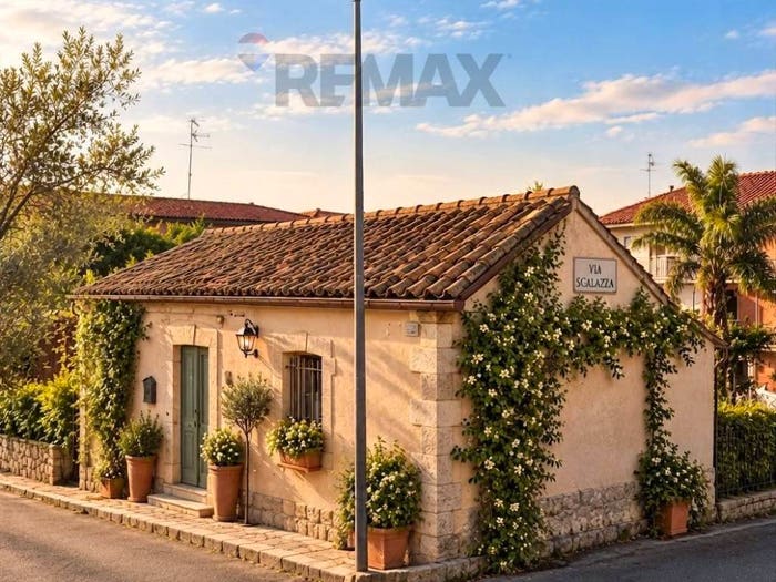 Casa quadrilocale in vendita in Via scalazza, Aci Trezza, Aci Castello